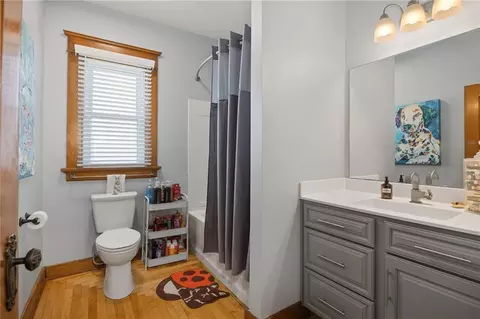 Bath - 200 E Berry St, Hamilton, MO 64644 photo 4 of 4