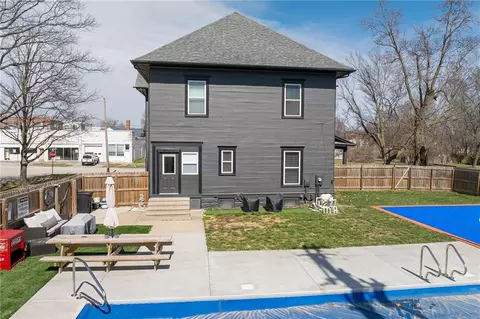 Exterior - 200 E Berry St, Hamilton, MO 64644 photo 6 of 15