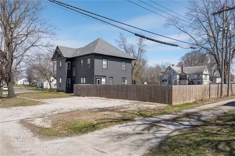 Exterior - 200 E Berry St, Hamilton, MO 64644 photo 3 of 15
