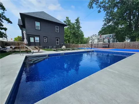 Exterior - 200 E Berry St, Hamilton, MO 64644 photo 5 of 15