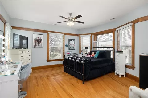 Bedroom - 200 E Berry St, Hamilton, MO 64644 photo 4 of 5