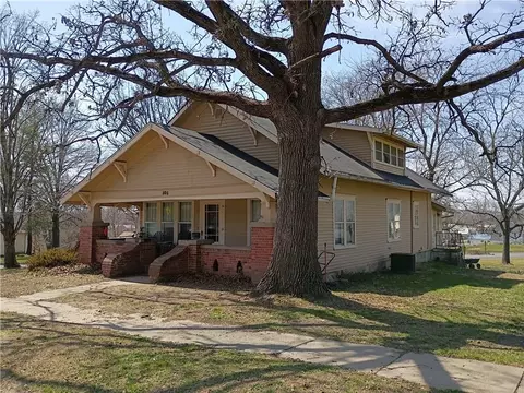 101 N Elm St, Stanberry, MO 64489