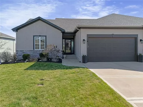 5003 N 145th St, Basehor, KS 66007