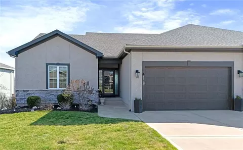 5003 N 145th St, Basehor, KS 66007