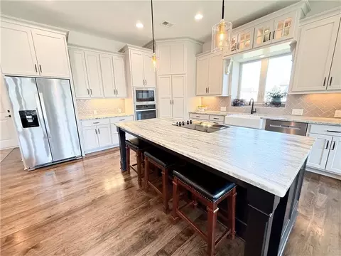 814 Creekmoor Dr, Raymore, MO 64083
