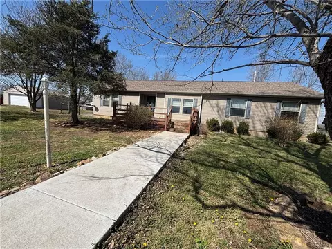 2233 Native Rd, Fort Scott, KS 66701