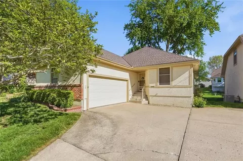 11104 W 99th St, Overland Park, KS 66214