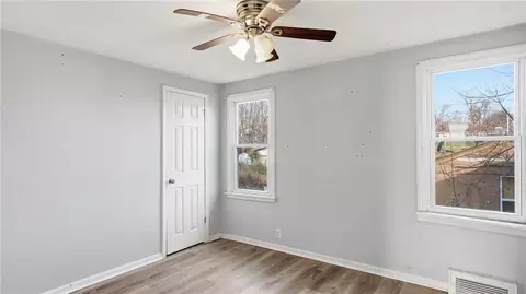Bedroom - 1017 E Smith Ave, Independence, MO 64050 photo 4 of 5