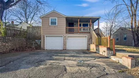 1017 E Smith Ave, Independence, MO 64050