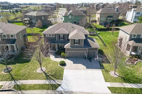 104 SW Shores Dr, Lees Summit, MO 64064