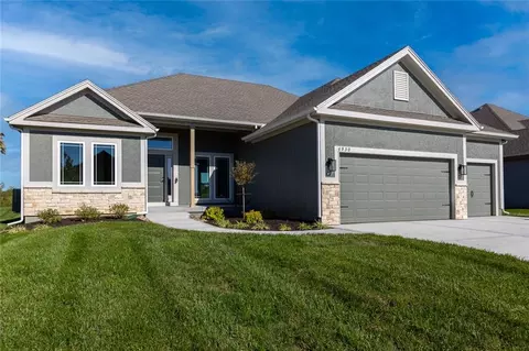 6930 NE 102nd St, Kansas City, MO 64156