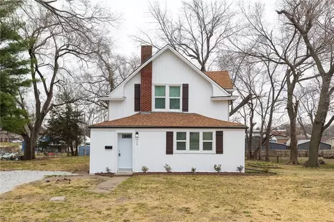 315 Osage St, Buckner, MO 64016