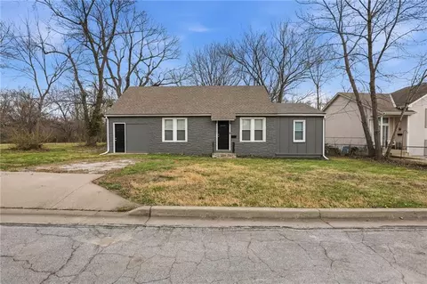 13301 7th St, Grandview, MO 64030