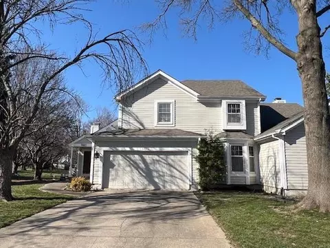 9002 W 120th Ter, Overland Park, KS 66213