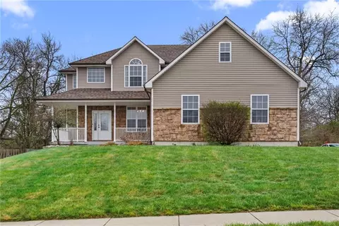 2213 SW Chase Dr, Lees Summit, MO 64082
