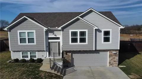 1000 NW 4th St, Oak Grove, MO 64075