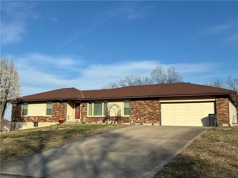 11017 NW Crooked Rd, Kansas City, MO 64152
