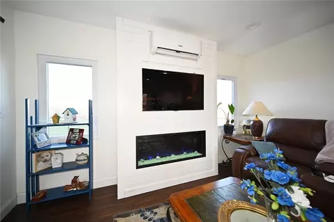 Living - 30704 Outerbelt Rd, Lees Summit, MO 64086 photo 7 of 8