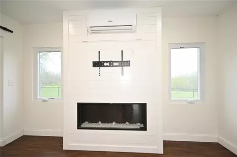 Living - 30704 Outerbelt Rd, Lees Summit, MO 64086 photo 6 of 8