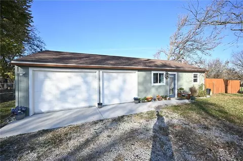 Exterior - 30704 Outerbelt Rd, Lees Summit, MO 64086 photo 13 of 26