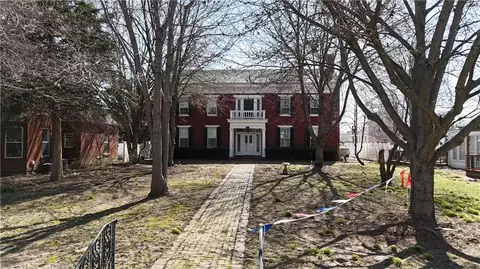 1611 South St, Lexington, MO 64067