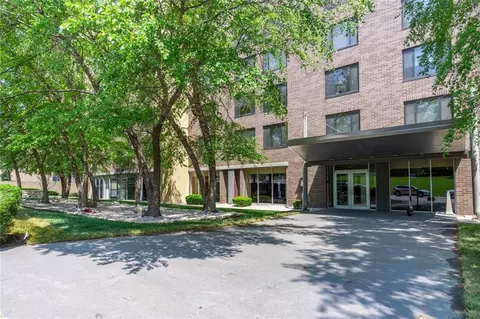600 E 8th St #3T, Kansas City, MO 64106