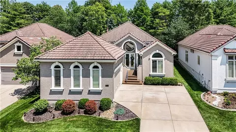 4517 NE Fairway Homes Dr, Lees Summit, MO 64064