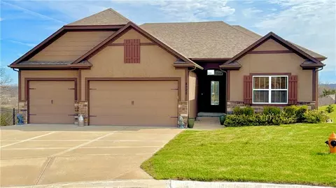 4925 S Brittany Dr, Blue Springs, MO 64015
