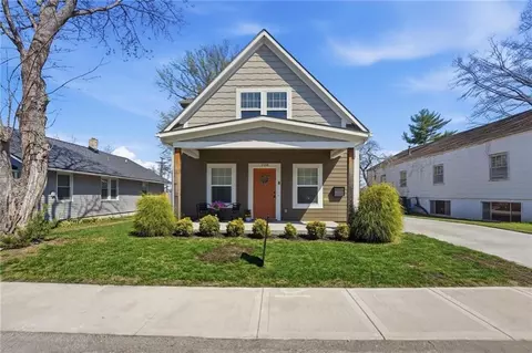 208 NW 16th St, Blue Springs, MO 64015