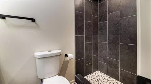 Bath - 16900 E 49th Ter, Independence, MO 64055 photo 3 of 4