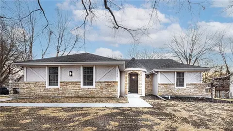 Exterior - 16900 E 49th Ter, Independence, MO 64055 photo 2 of 4