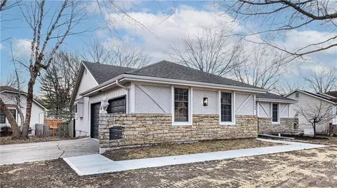 16900 E 49th Ter, Independence, MO 64055