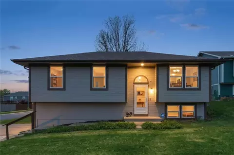 500 N Saville Ct, Independence, MO 64050