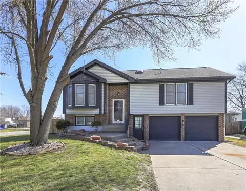 211 Gregg St, Grain Valley, MO 64029