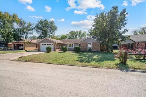 937 Circle Dr, Independence, KS 67301