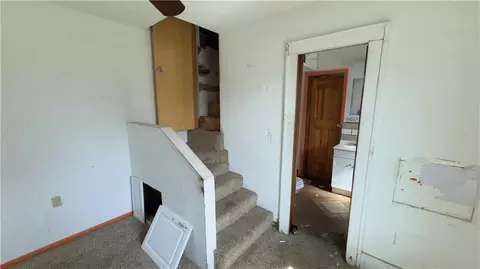 Entry Way - 9409 E Independence Ave, Independence, MO 64053 photo 2 of 3
