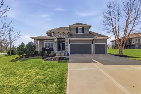 7026 Belmont Dr, Shawnee, KS 66226