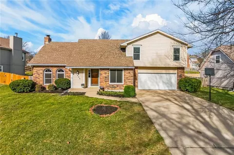 1525 Yorkshire Dr, Lees Summit, MO 64086