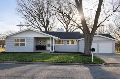 1128 Thompson St, Emporia, KS 66801