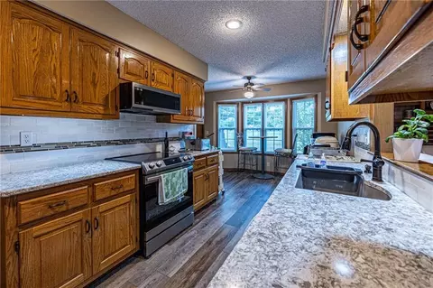 Kitchen - 1804 S Nicklaus Dr, Clinton, MO 64735 photo 2 of 3