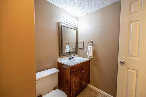 Bath - 1804 S Nicklaus Dr, Clinton, MO 64735 photo 2 of 2