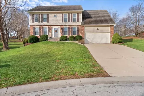 311 NE Wicklow Ct, Lees Summit, MO 64064