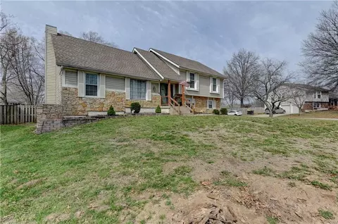 1601 SW 22nd St, Blue Springs, MO 64015
