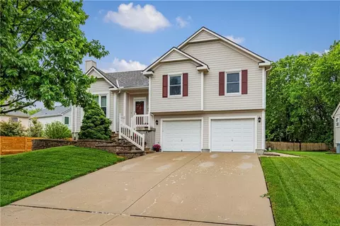 15678 S Lindenwood Dr, Olathe, KS 66062