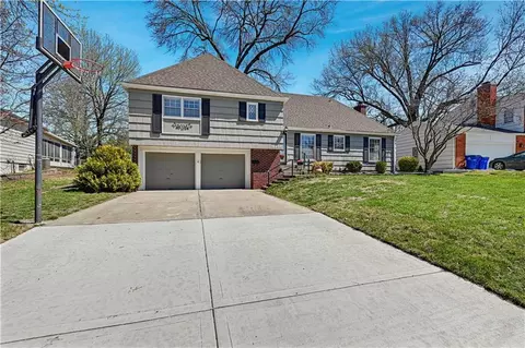 9207 Moody Park Dr, Overland Park, KS 66212