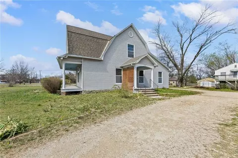 702 N Kentucky St, Iola, KS 66749
