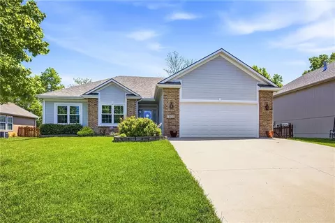 1609 Dalton Dr, Lees Summit, MO 64081