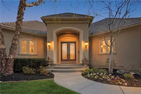 5275 W 150th Ter, Leawood, KS 66224