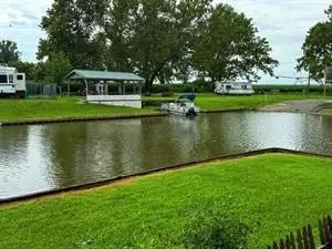 209 Lindamood Dr, Big Lake, MO 64437