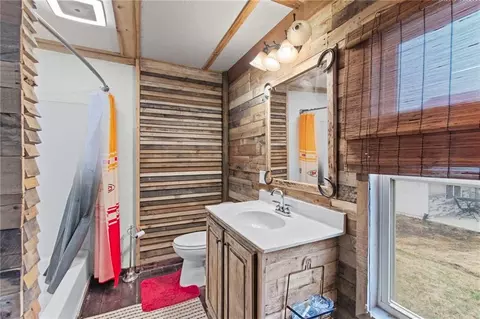 Bath - 616 E 3rd St, Cameron, MO 64429 photo 1 of 1